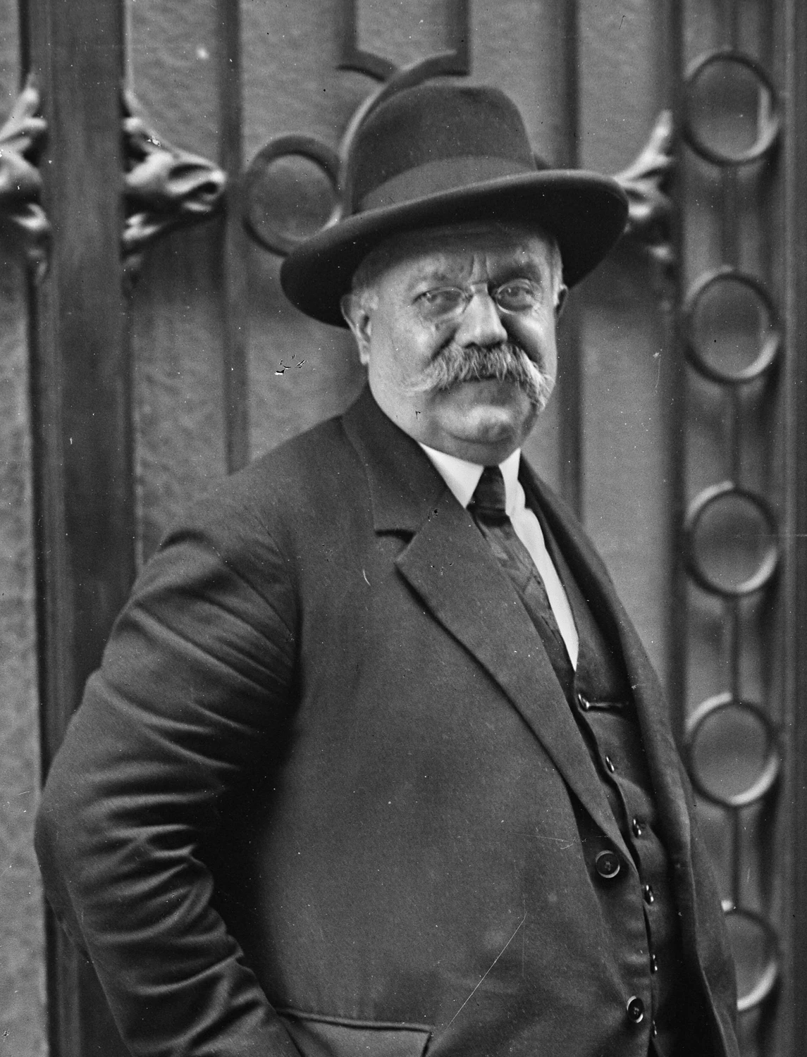 Léon Perrier